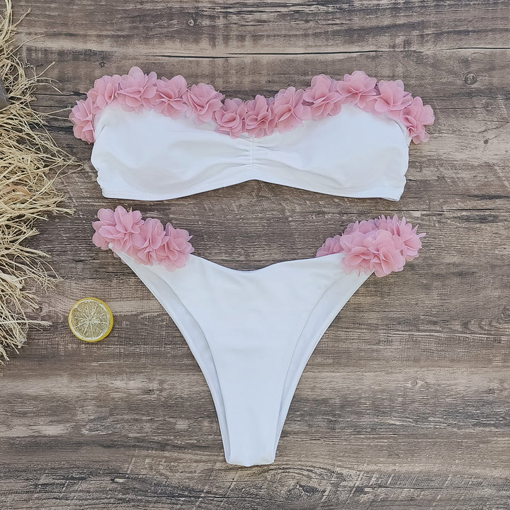 Dame bikini-sæt med blomsteret bustier-overdel og højt skåret trusser Stilla