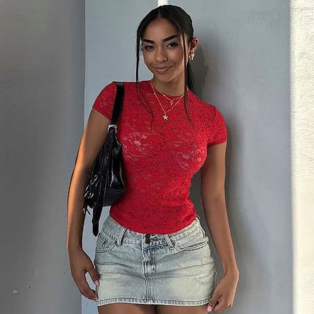 Dame spids-crop-top med delikate blomsterprint og tætsiddende design Stilla