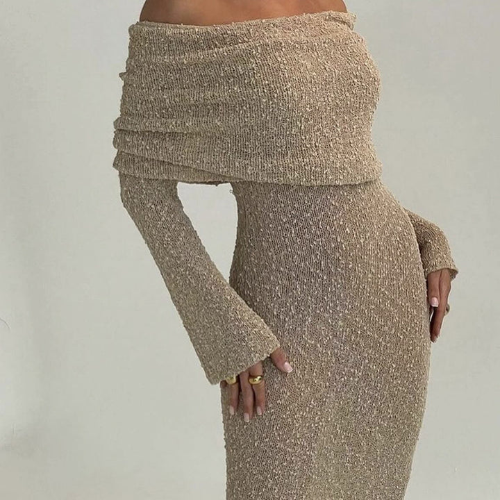 Dame Off-Shoulder Strikkjole med lange ærmer og elegant silhuet Skovae