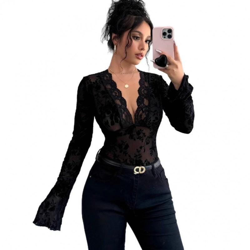 Dame Spids-Bodysuit med dyb V-udskæring og romantiske Rüschendetails Skovae