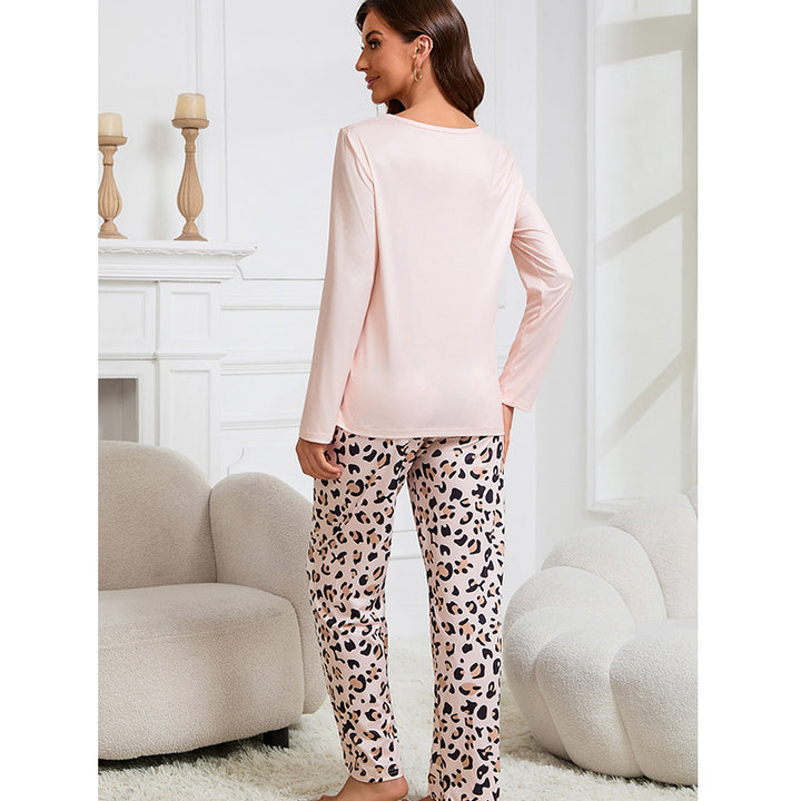 Dame pyjamasæt med langærmet top og leo-mønstret bukser Stilla