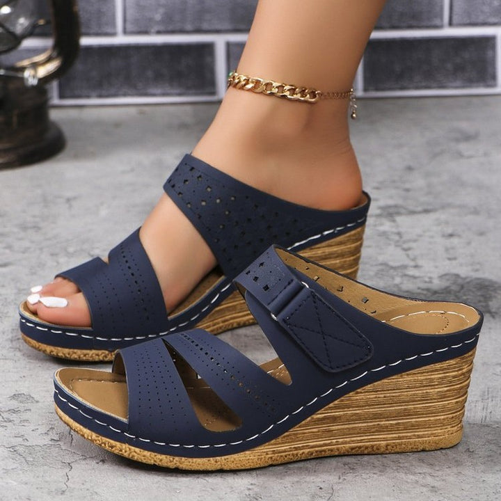 Dame Wedge-sandaler med justerbar rem og åndbart overmateriale Stilla