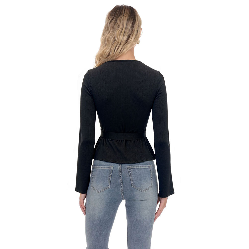 Kvinders indpakningsbluse med lange ærmer og elegante flæsedetaljer Stilla