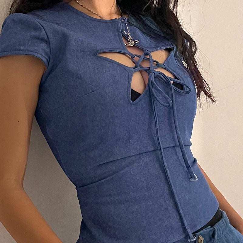Dameoverdel med unikt cut-out-design og elegant snøring Skovae