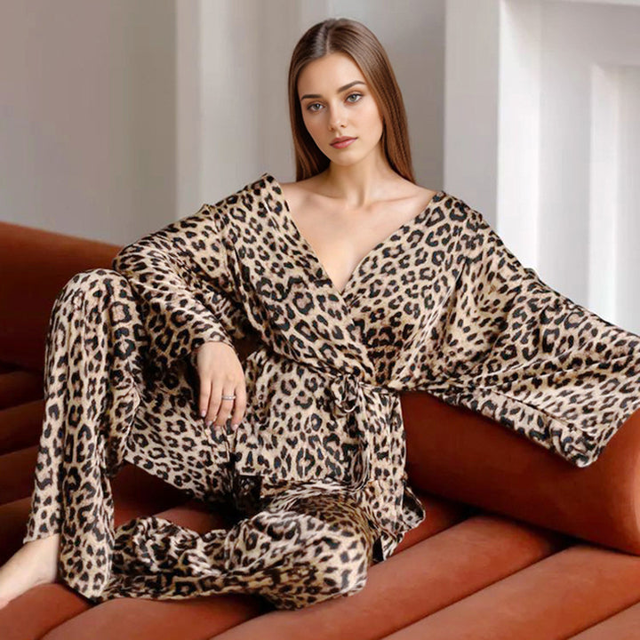 Dame luksuriøs pyjamas sæt med leopardmønster og bredt skårne ærmer Stilla