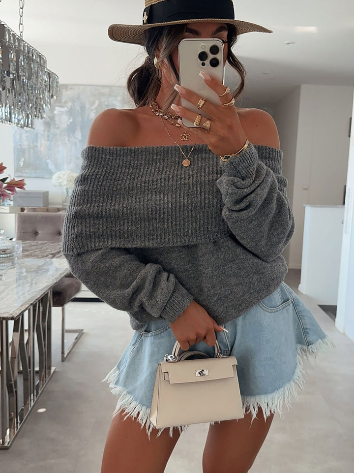 Kvinders off-shoulder sweater lavet af blødt strik med ribbede detaljer Stilla