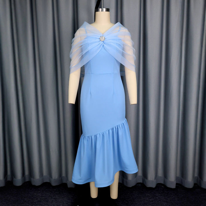 Dame elegant midi kjole med gennemsigtig chiffon cape og floral applikation Skovae