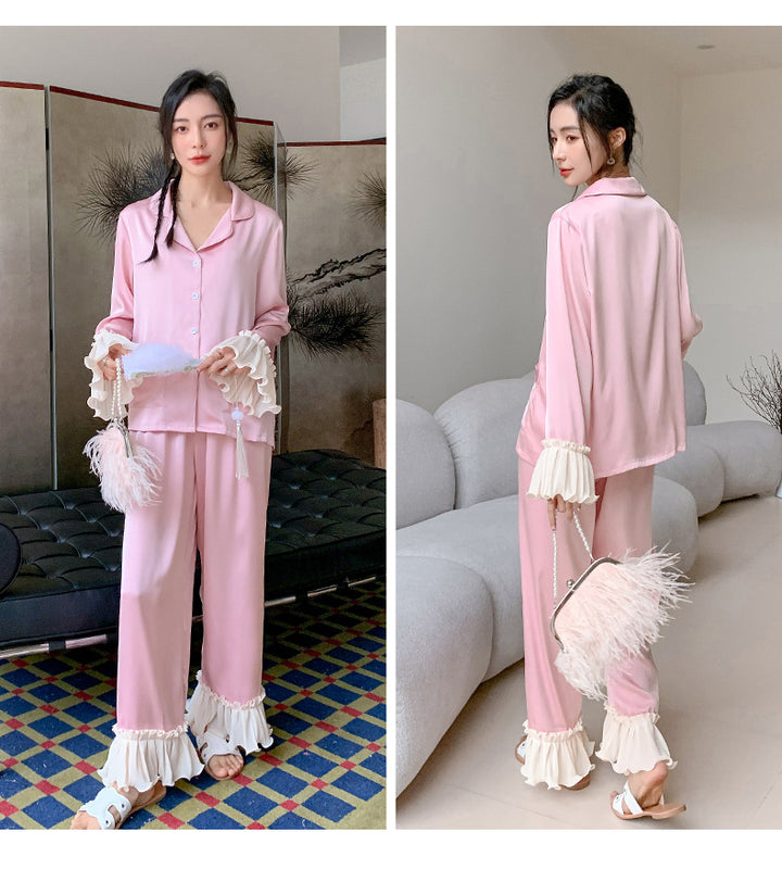 Dame luksuriøst satin pyjamadsæt med flæse-detaljer Stilla