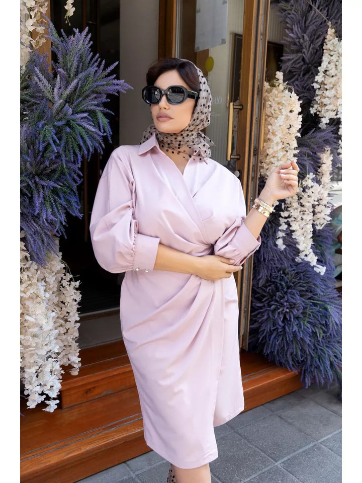 Dame wrap kjole med elegant drapering og taljeret snit Stilla