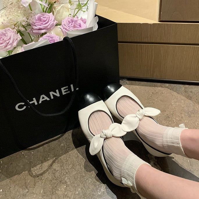 Dameballerinas med fashionable sløjfede accenter og elegant tofarvet udseende Stilla