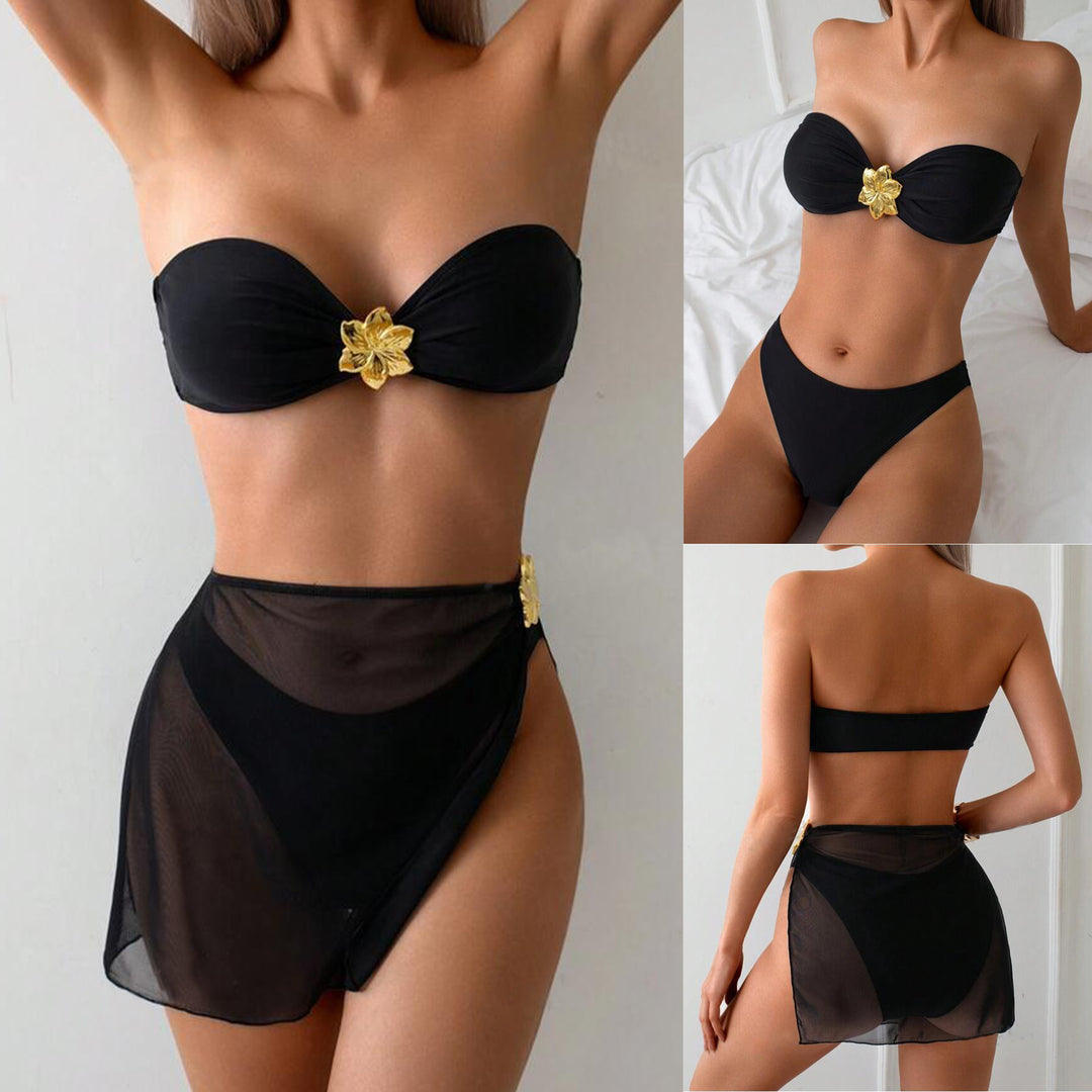 Dame Bandeau-bikini med elegant overkjole og floral akcent Stilla