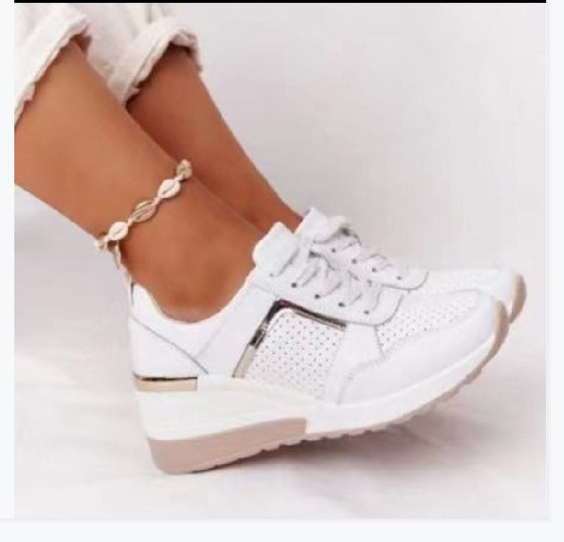 Dame Wedge-Sneaker med åndbar overfladestruktur og stilfulde accenter Stilla