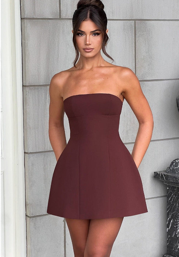 Dame mini kjole med strapless design og flatterende vid nederdel Stilla