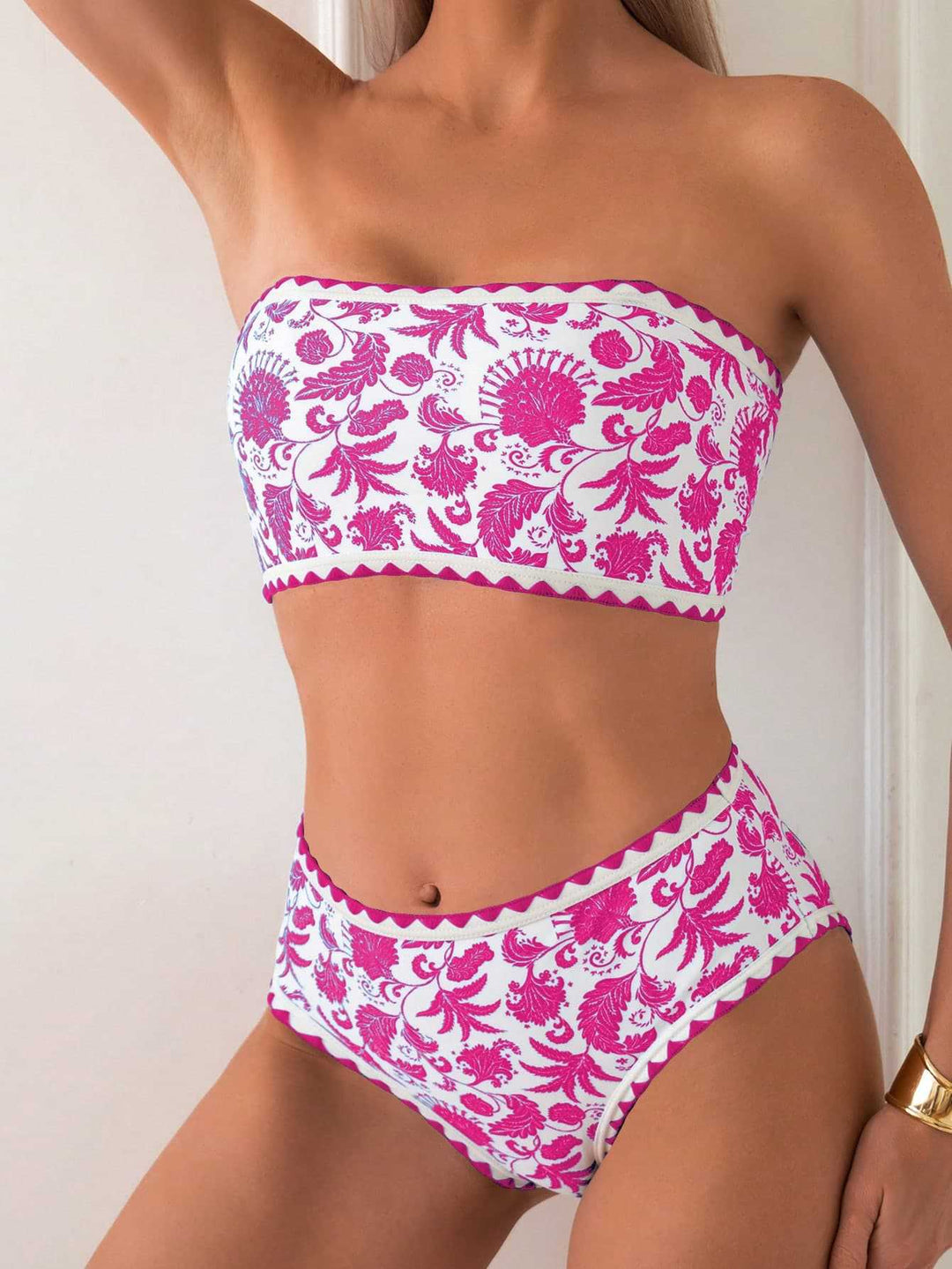 Dame bandeau bikini med trendy floralt design Skovae