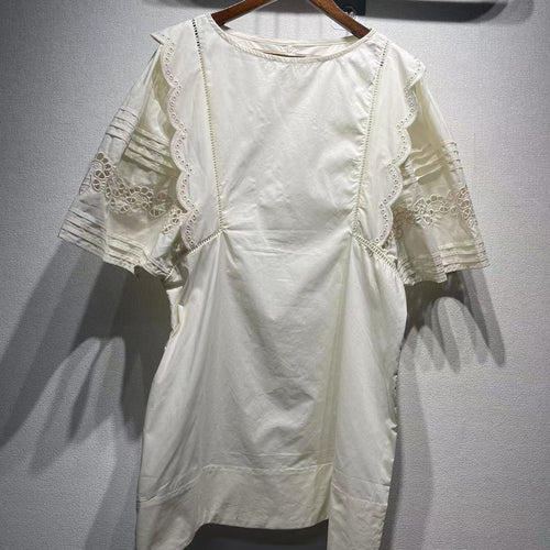 Damebluse med elegante spidsindsatser og afslappet snit Stilla