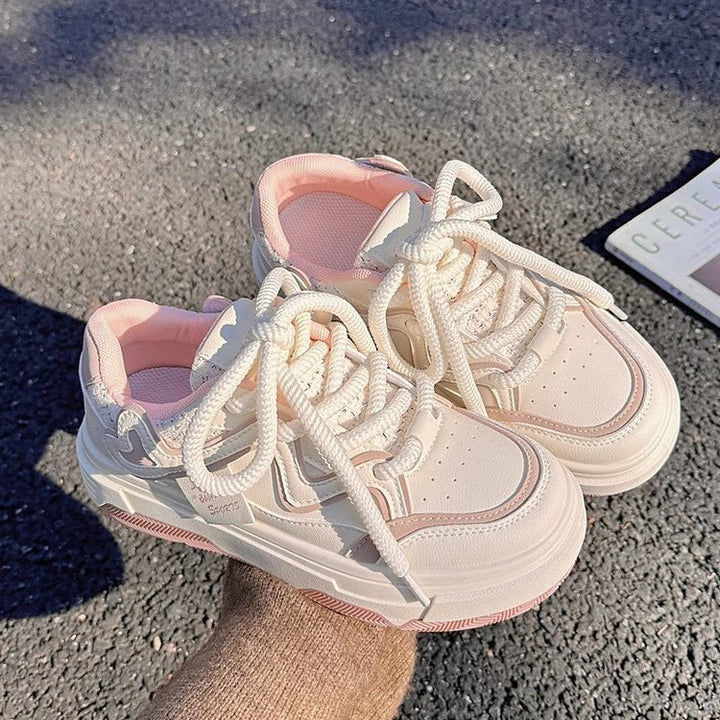 Dame sneakers i sporty chunky-design med farvede accenter og skridsikker sål Stilla