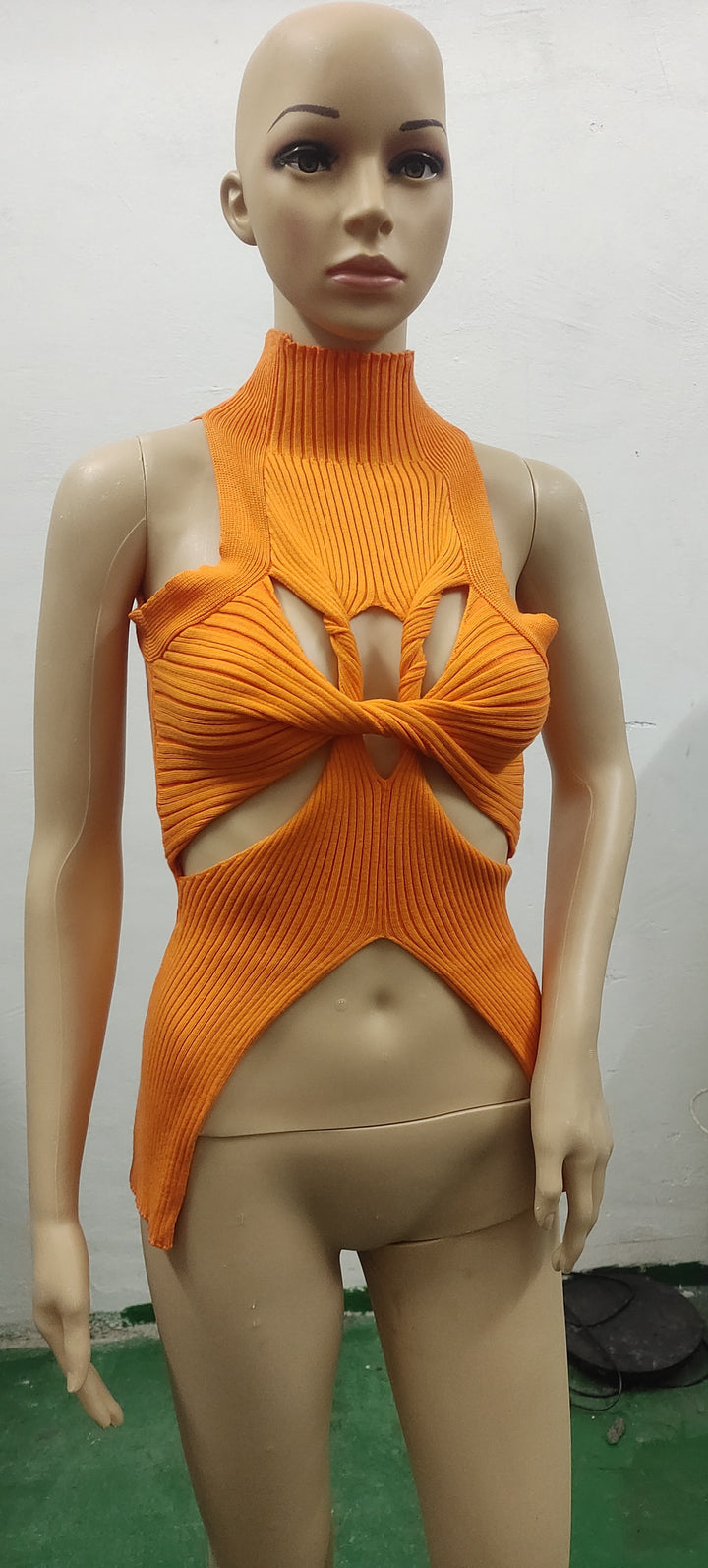Dame figurtilpasset Cut-Out Top med høj krave Skovae