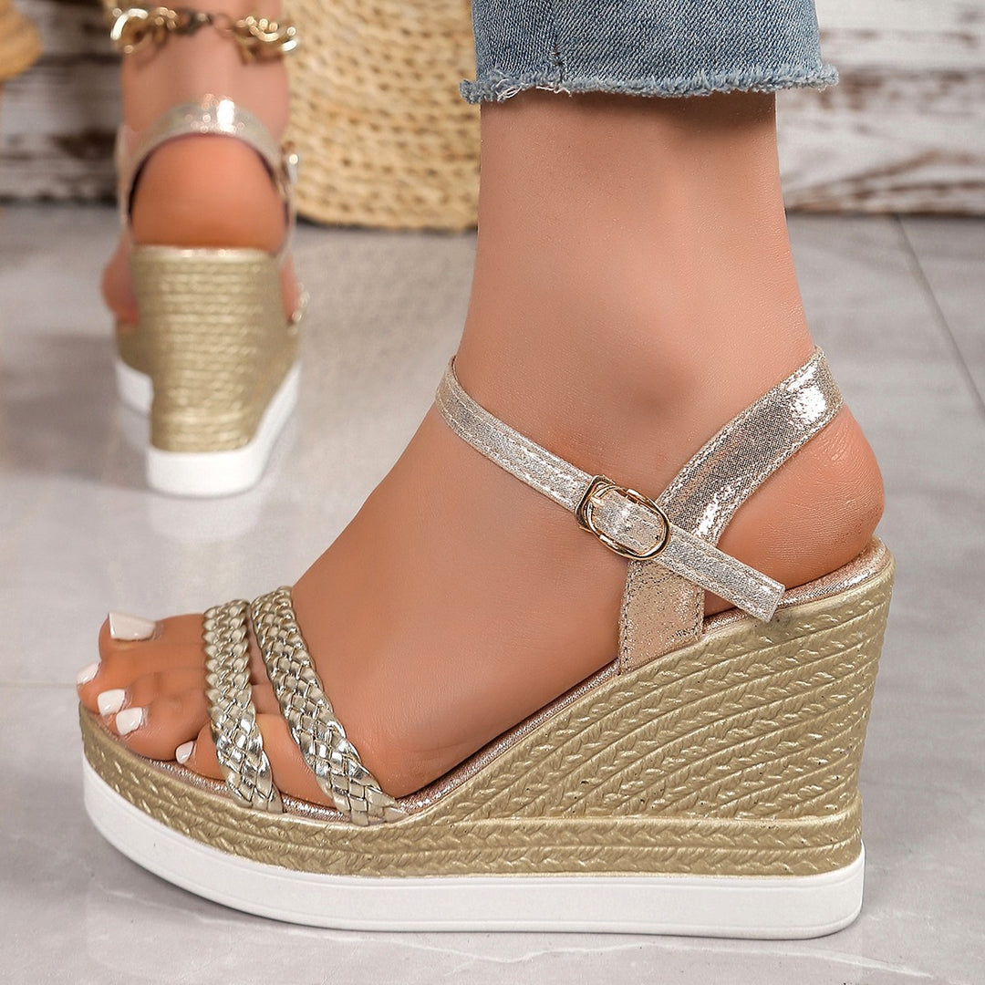 Dame kilehæle sandaler med flettet design og elegant spænde Stilla