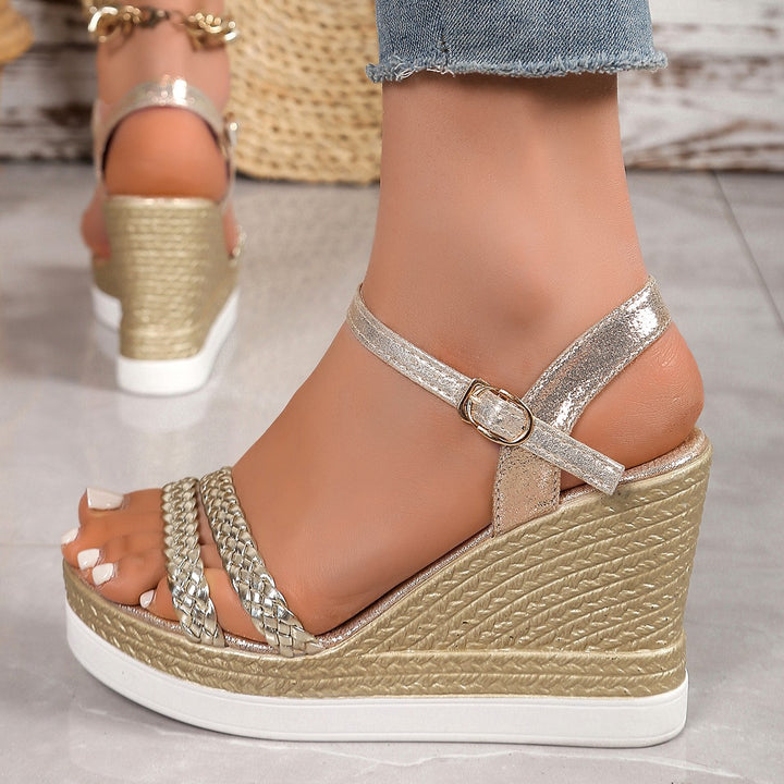 Dame kilehæle sandaler med flettet design og elegant spænde Stilla