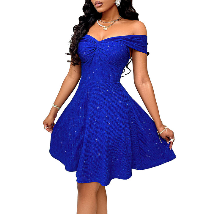 Dame elegant off-shoulder kjole med glitrende stof og flydende nederdel Stilla