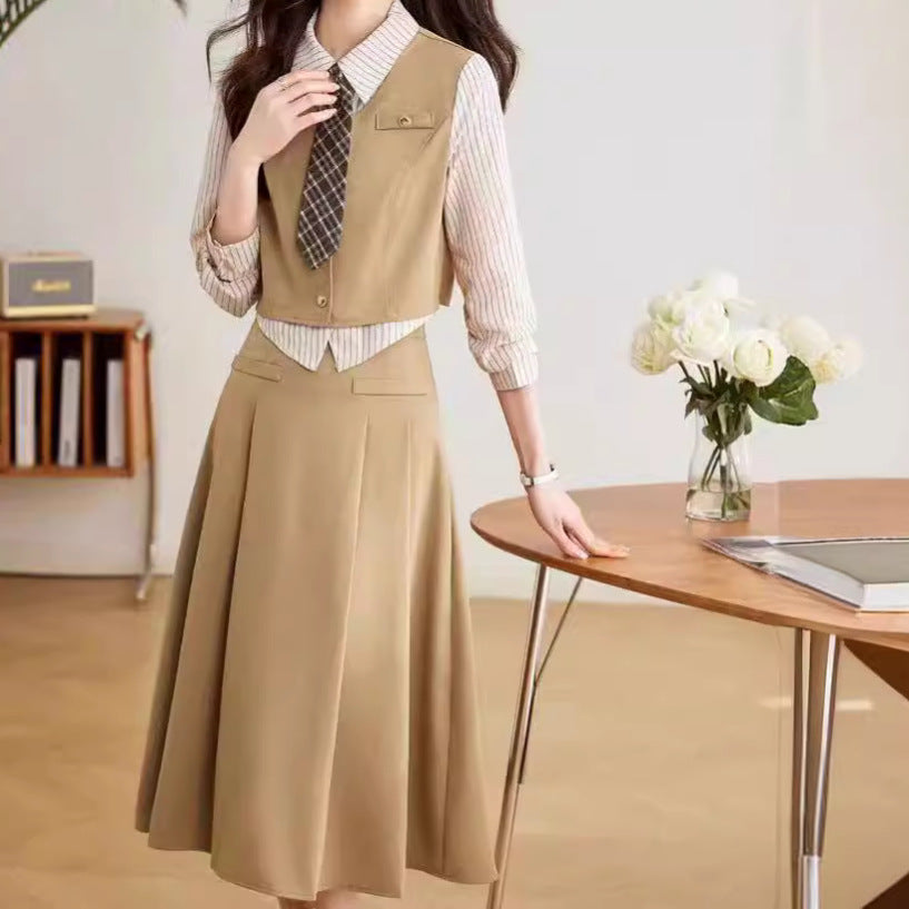 Dame elegant sæt med mode blazer og feminint nederdel Stilla