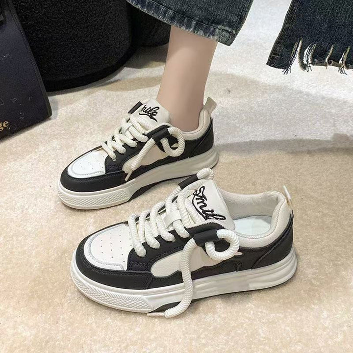 Damer sporty sneakers med åndbart overmateriale og polstret sål Stilla