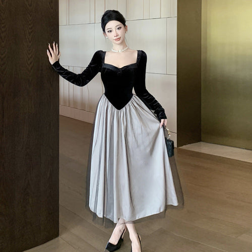 Stilla | Sofistikeret Velour Spliced Tulle Kjole