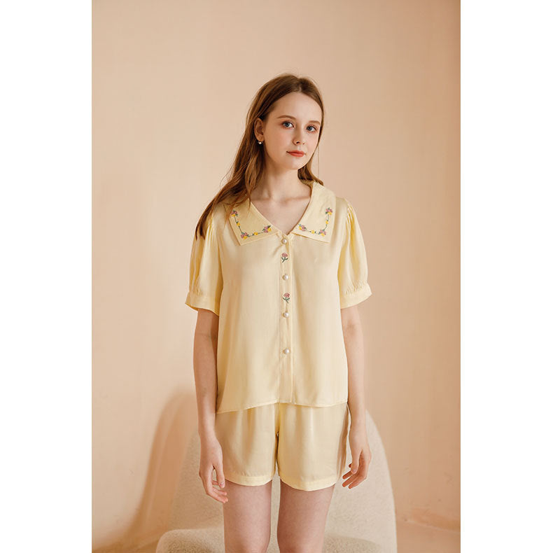 Dame Pyjama-sæt i sart satin med elastisk talje og knapbart overdel Stilla