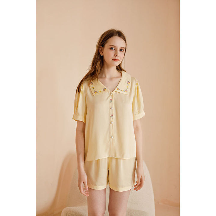 Dame Pyjama-sæt i sart satin med elastisk talje og knapbart overdel Stilla