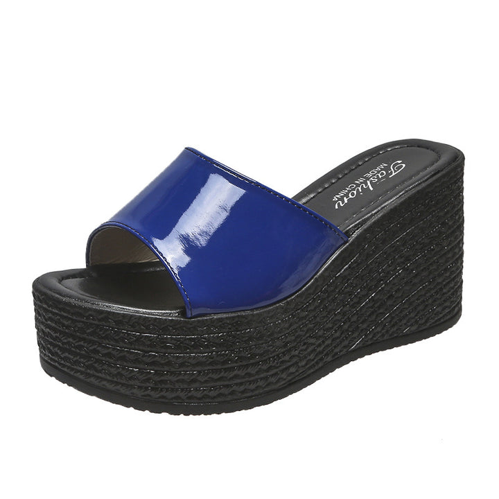 Dame platformsandal med flot glans Stilla