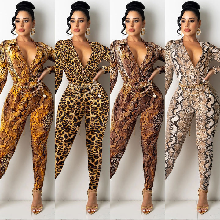 Dame elegant gulvlængde jumpsuit med slangetryk og dyb V-hals Stilla