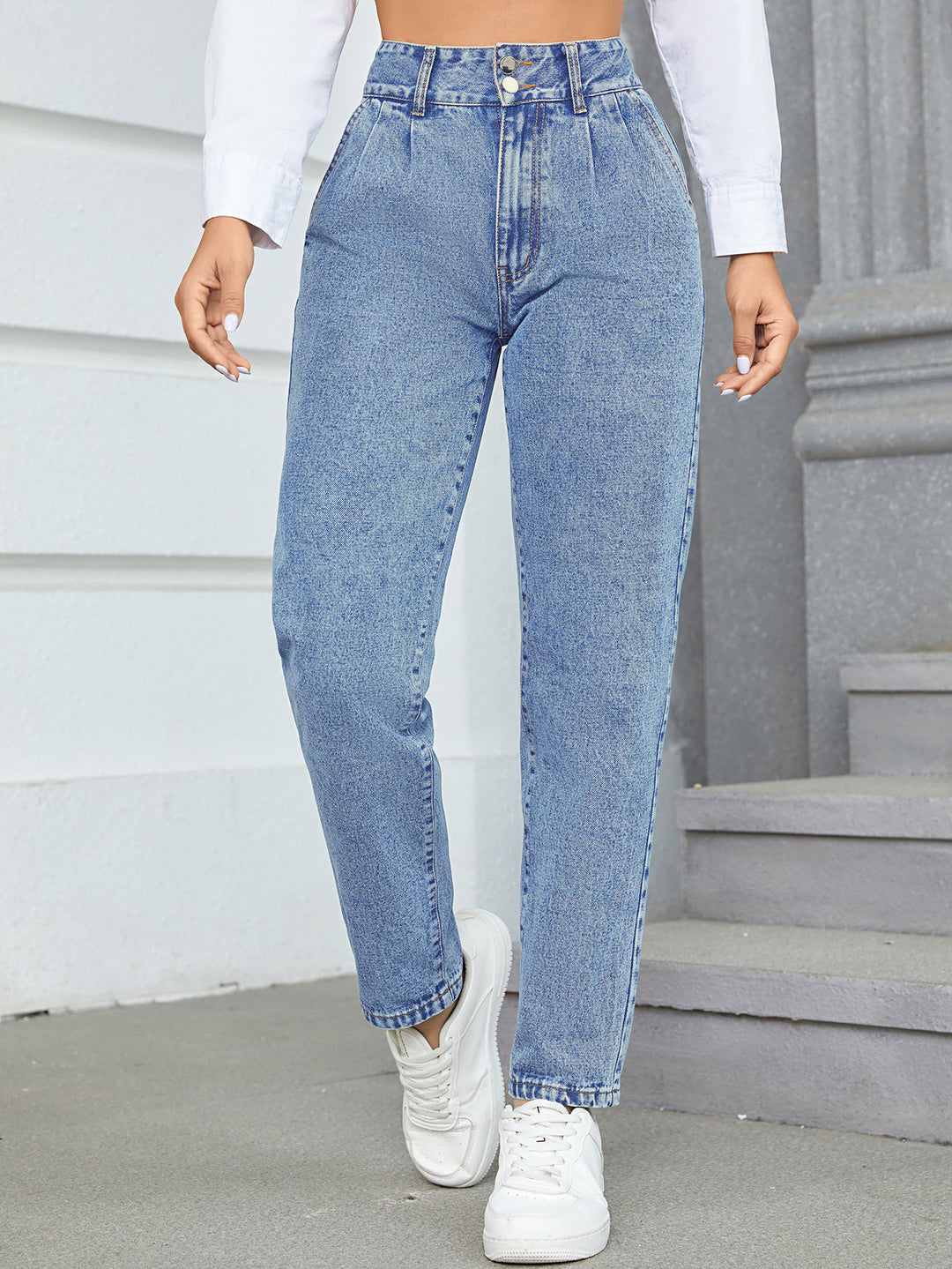 Kvindernes Højtaljede Boyfriend Jeans med Klassisk Snit og Knapdetaljer Stilla