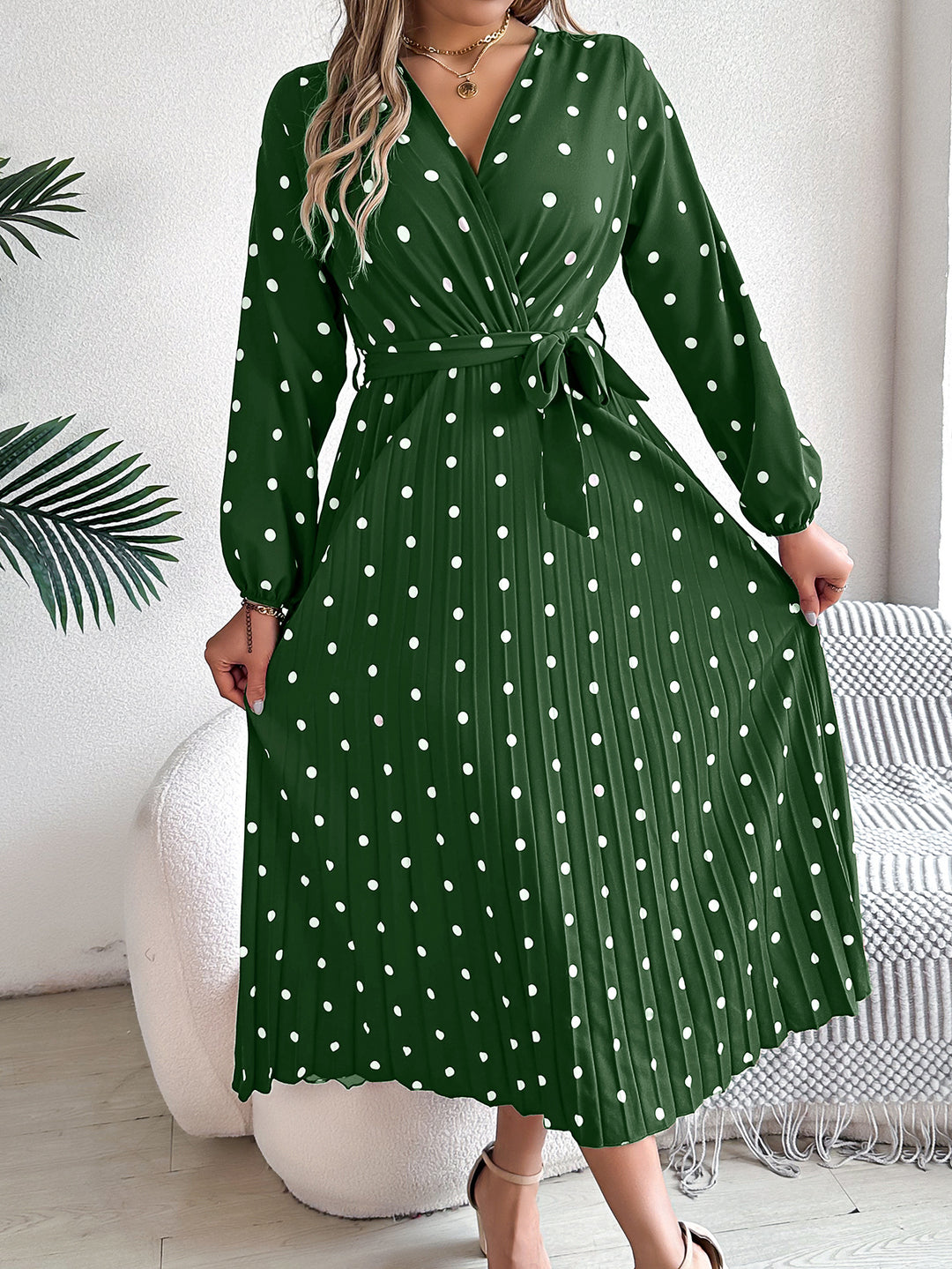 Dame omslagkjole med prikmønster og draperinger Stilla