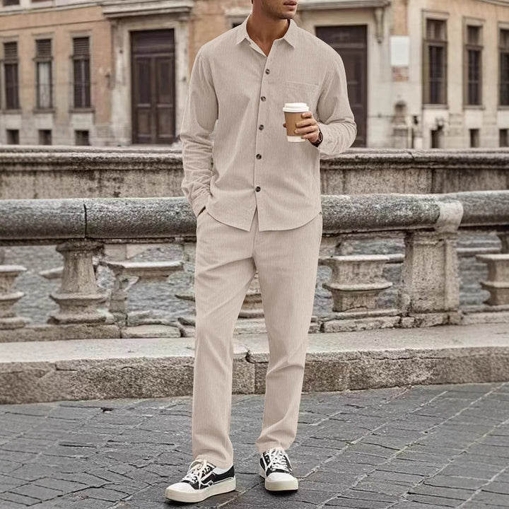 Herrer moderigtigt by-outfit med fin struktur Stilla