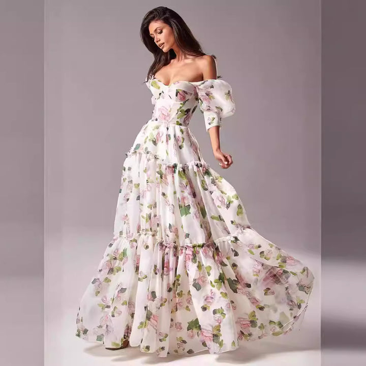 Dame maxikjole med florale puffærmer og flæsedetaljer Stilla