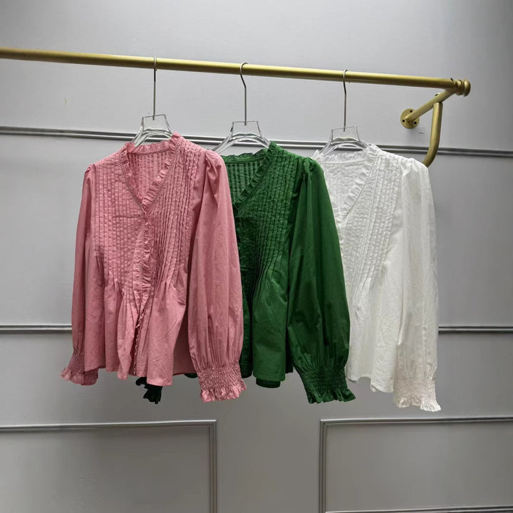 Damebluse med voluminøse ærmer og fine flæsedetaljer Stilla
