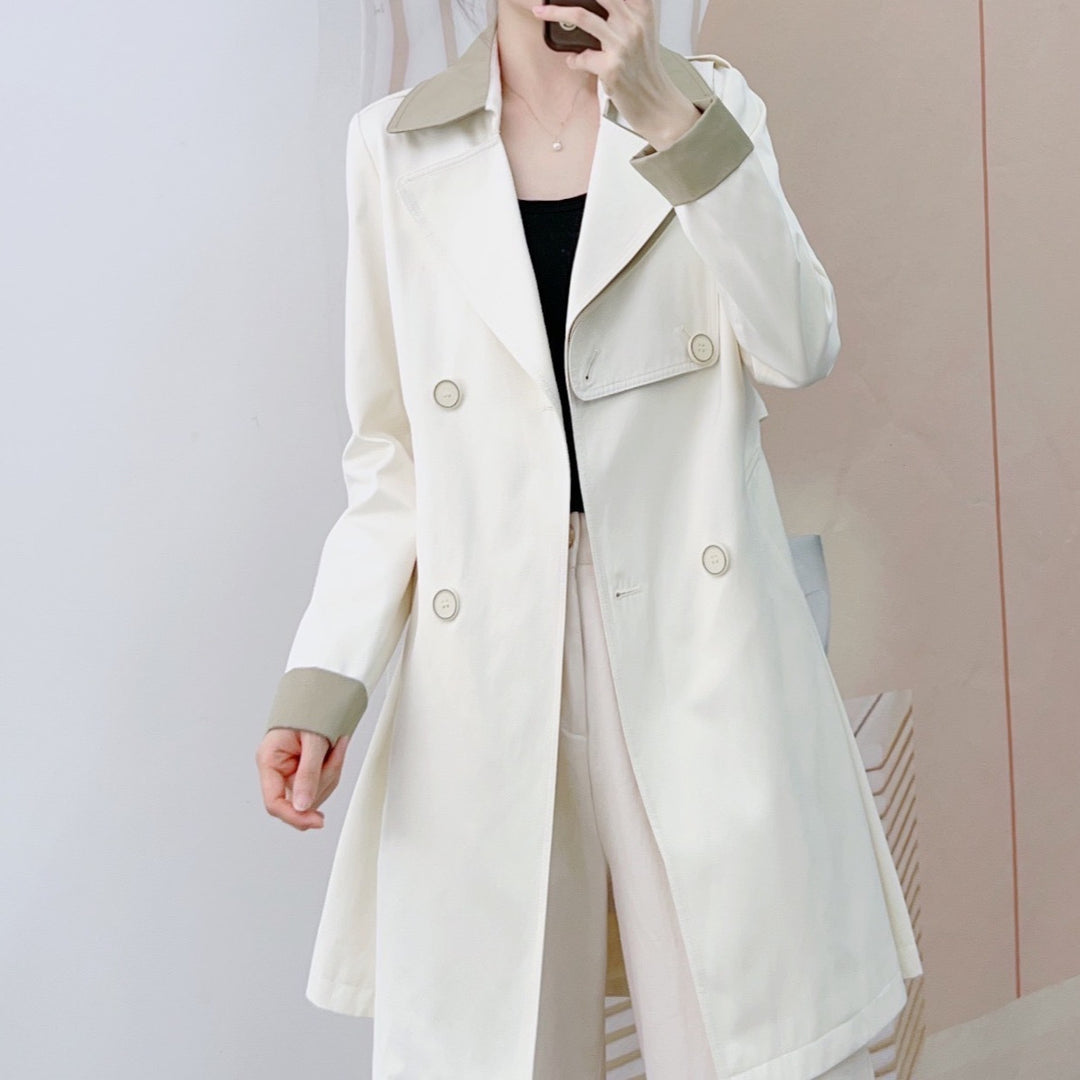 Dame trenchcoat med klassisk snit og moderne detaljer Stilla