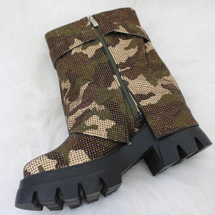 Femme Chunky Heeled Camouflage Ankle Boots med dekorative spænde- og rhinestone-accents Stilla