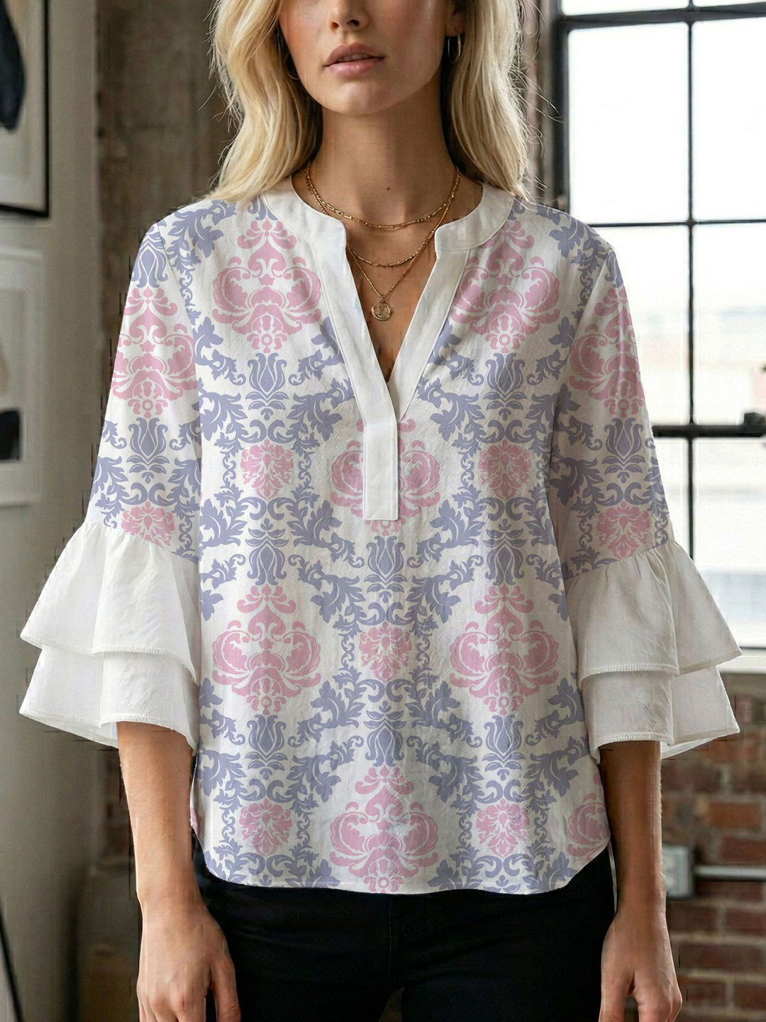 Damebluse med smukt blomstermotiv Skovae