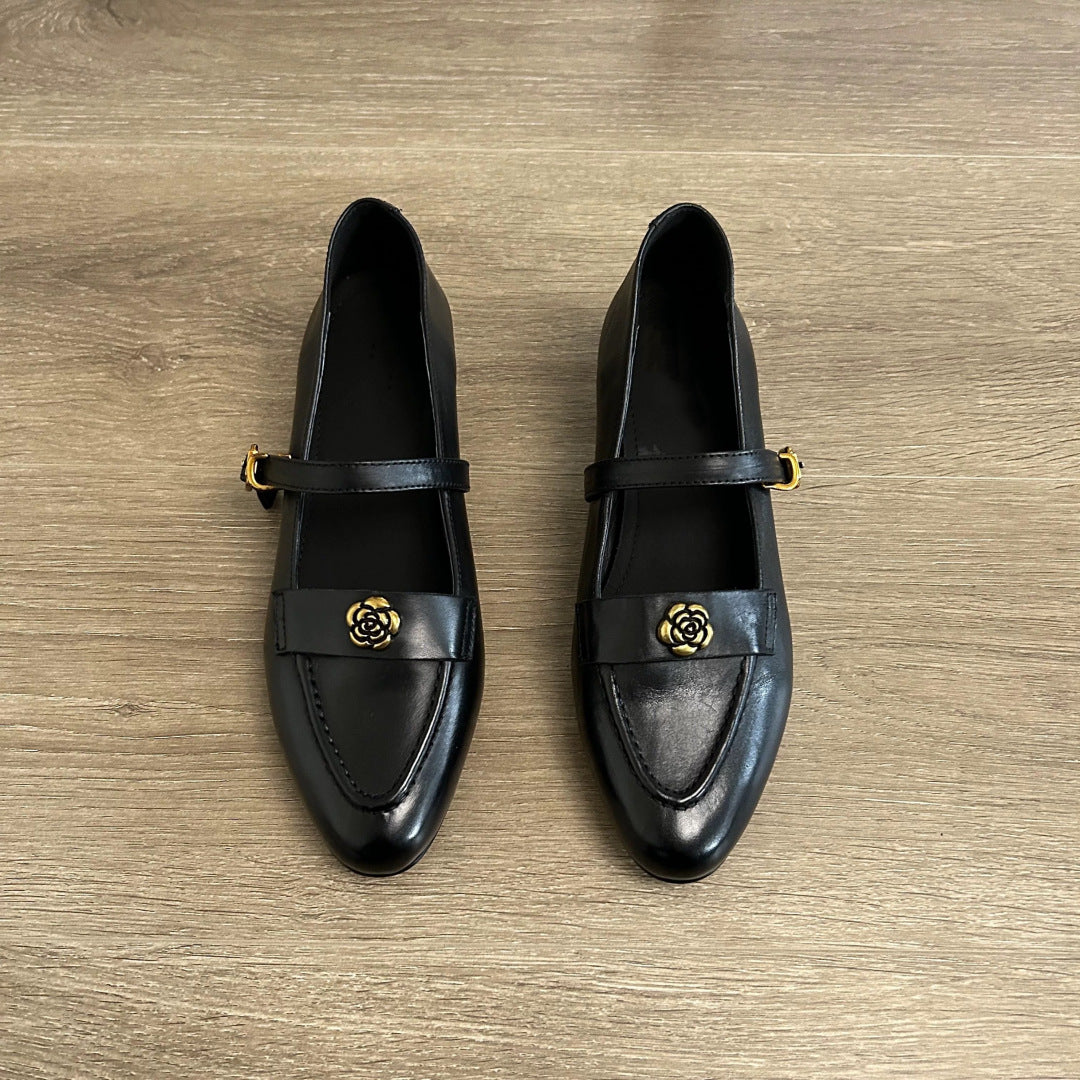 Dame elegante slippers med justerbar rem og stilfuldt blomsterelement Stilla