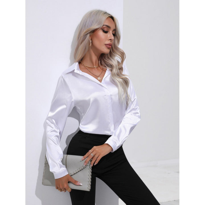 Dame satinbluse med elegant kentkrave og lange ærmer Stilla