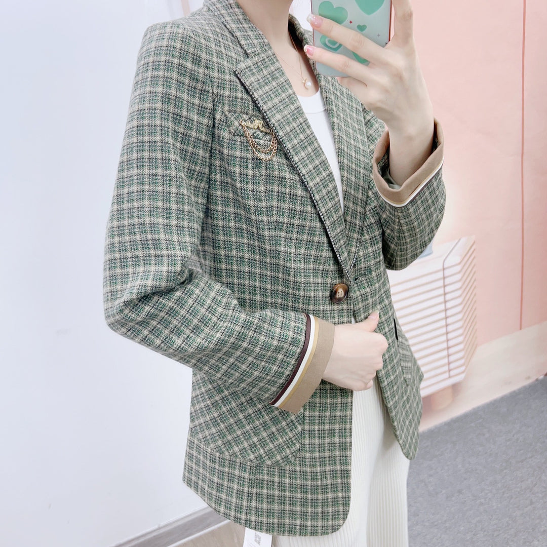 Dame Elegant ternet blazer med ikoniske knapdetaljer og praktiske lommer Stilla