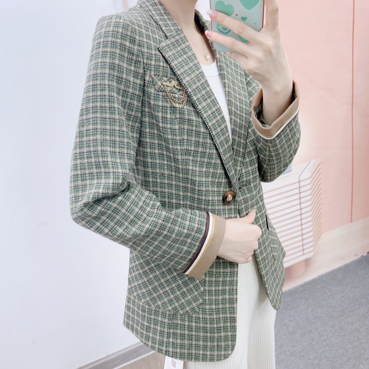 Dame Elegant ternet blazer med ikoniske knapdetaljer og praktiske lommer Stilla