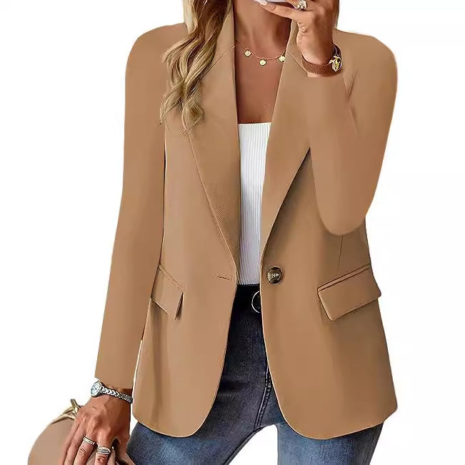 Dame modet blazer med elegante detaljer og figursyet pasform Stilla
