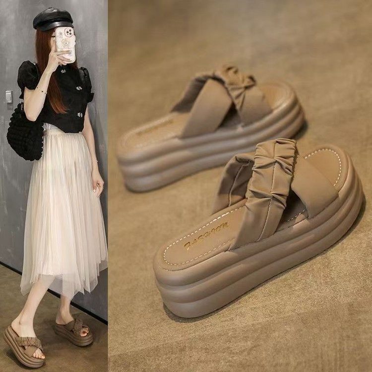 Dame Plateau-sandaler med elastisk rem og moderigtigt frynsedesign Stilla