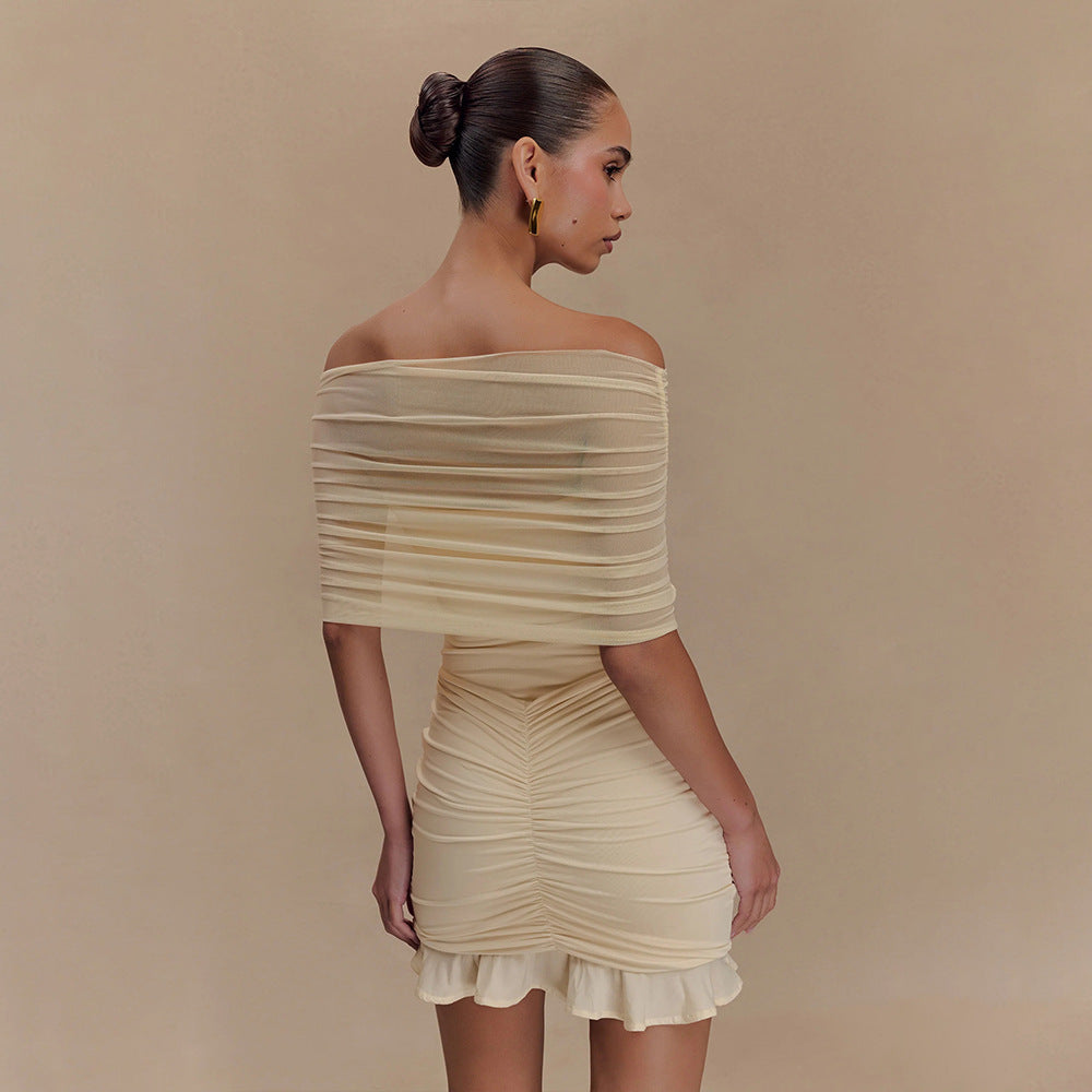 Dame Off-Shoulder Minikjole med Rynker og Flæsekant Stilla