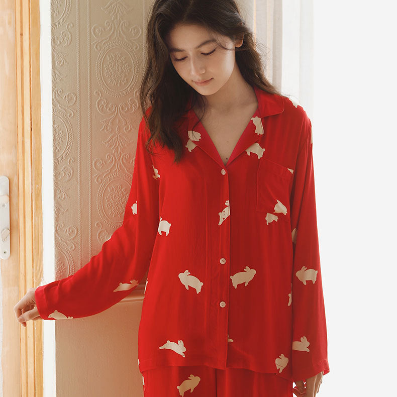 Dame pyjamasæt med sjov kaninmotiv i let materiale Stilla