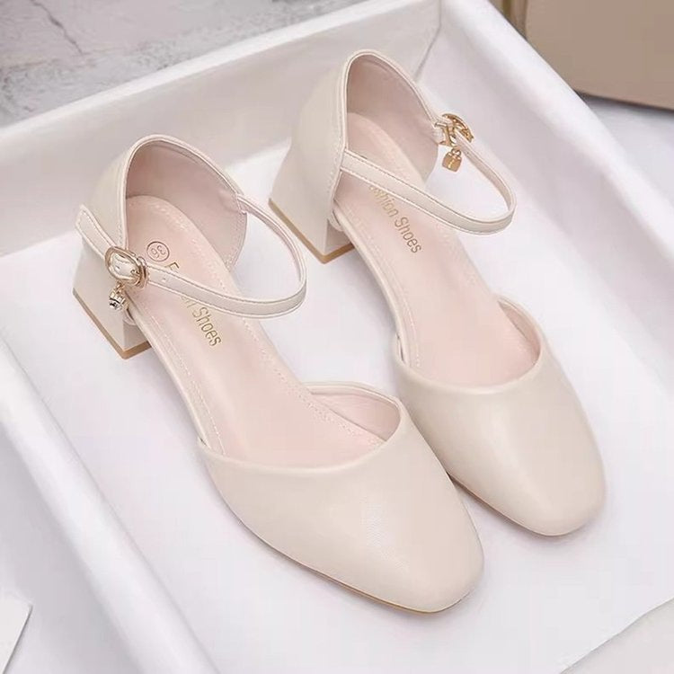 Dame hælsandaler med elegant remdesign og behagelig blokhæl Stilla