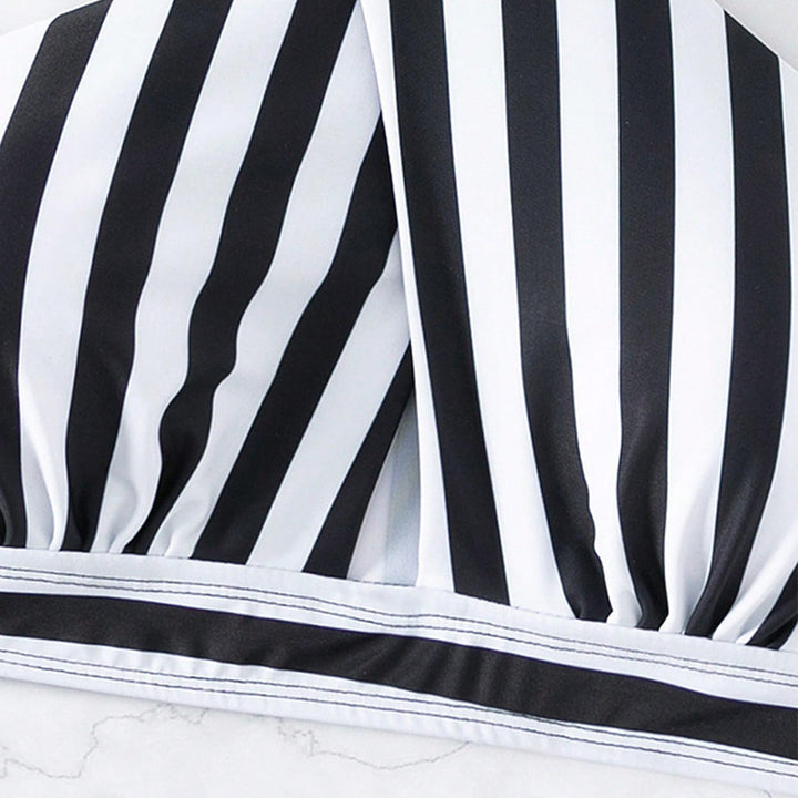 Dame sport-bikini top med elegant knude og stribet design Skovae