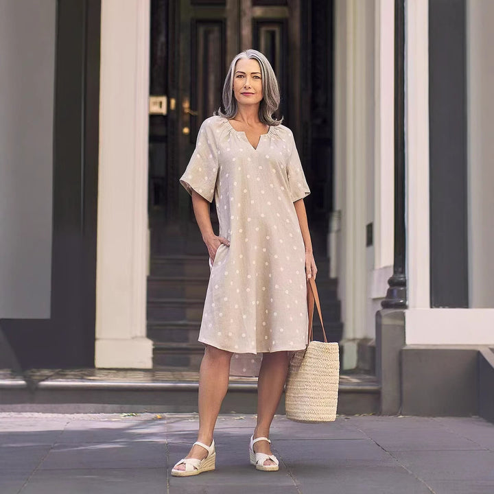 Dame afslappet casual-kjole med praktiske lommer og fashionable V-udskæring Stilla